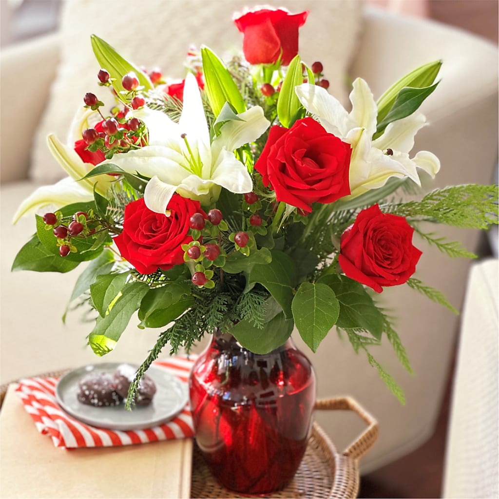 Evergreen Delight Bouquet – Acuarela Events Inc, Land O Lakes FL